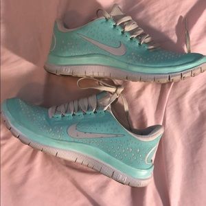 Tiffany blue nike free runs